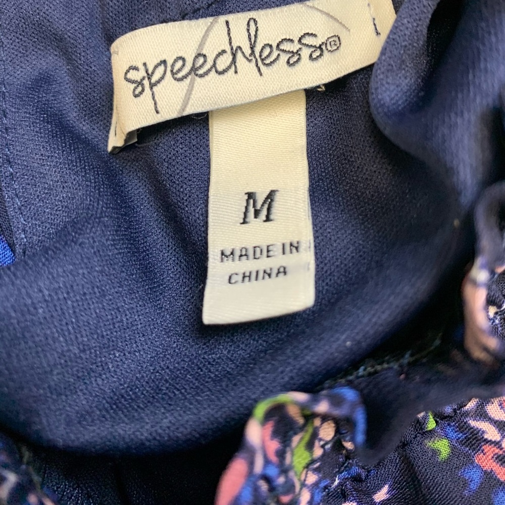 Speechless Pintuck Border Dress. Size M - Picture 7 of 8